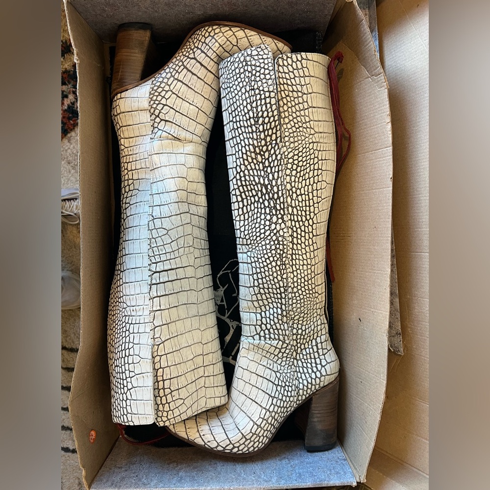Brand new. Never worn. Freebird Jasper boot. White croco Knee-High Boots size 8 - Picture 5 of 6